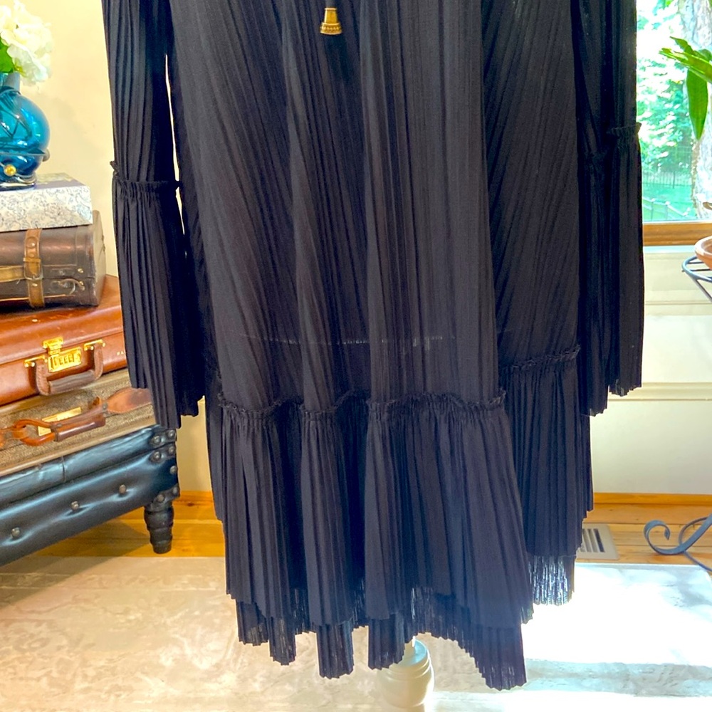Free People Can't Help It Plisse Black Bell Sleeve Mini Dress Size
Medium - Picture 6 of 9